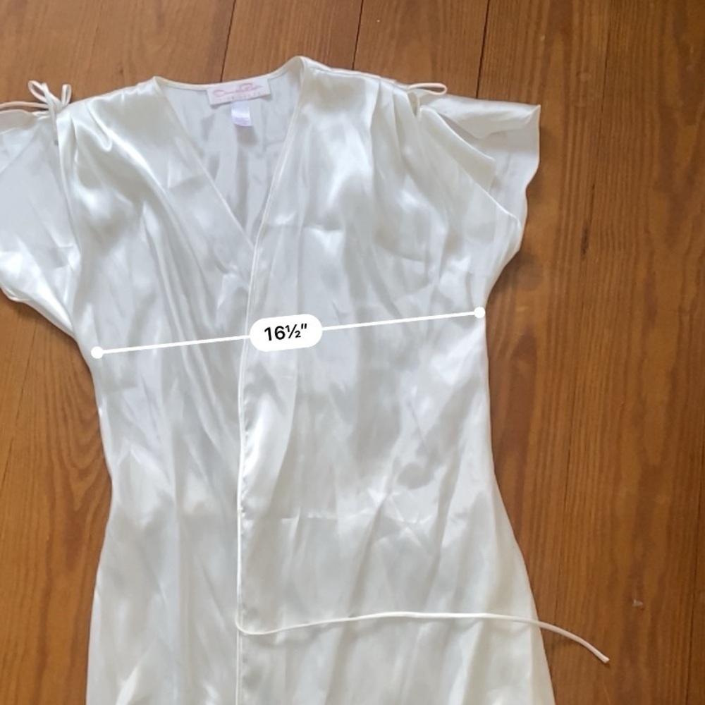 Oscar de la Renta Ivory Satin Robe - Picture 10 of 11